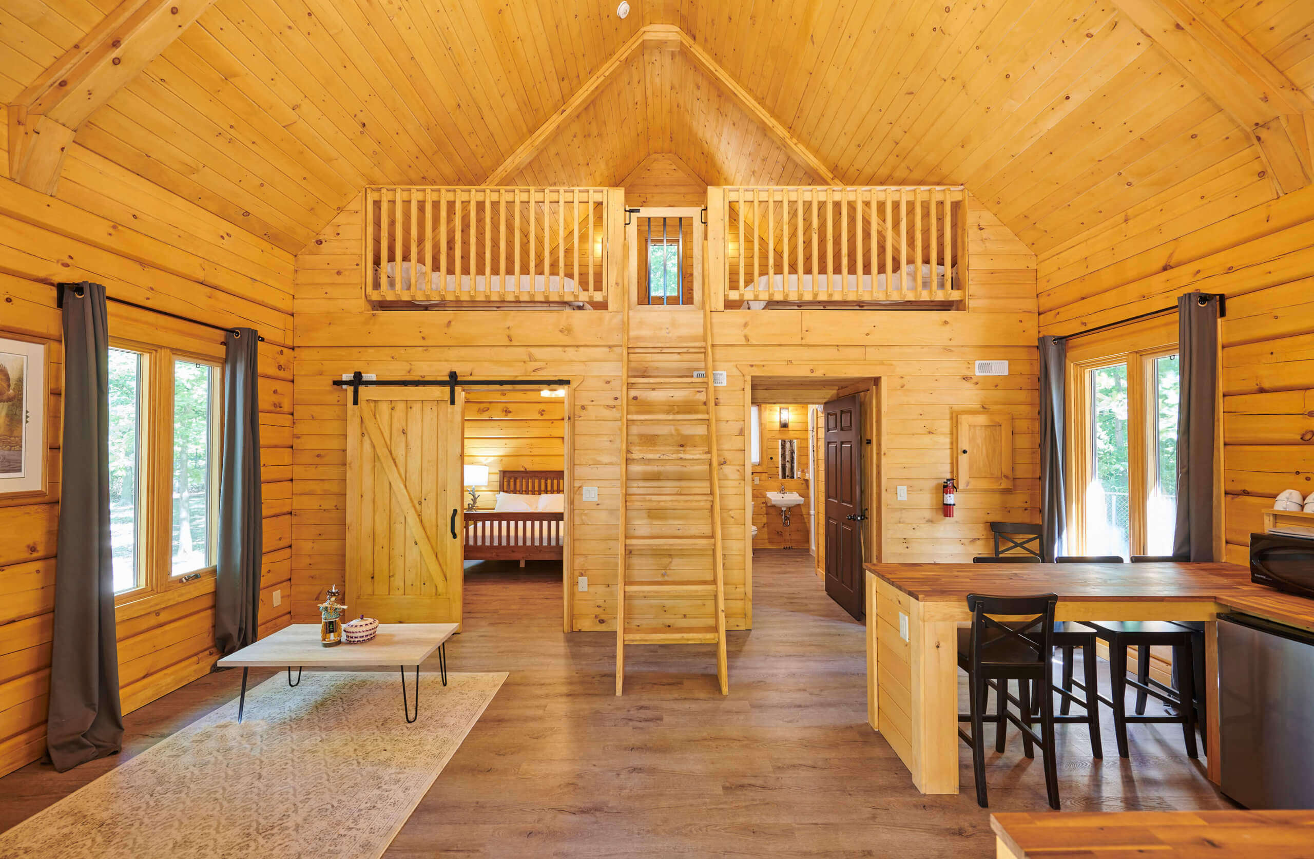 Authentic Pine Cabin and Grand Hike Experience