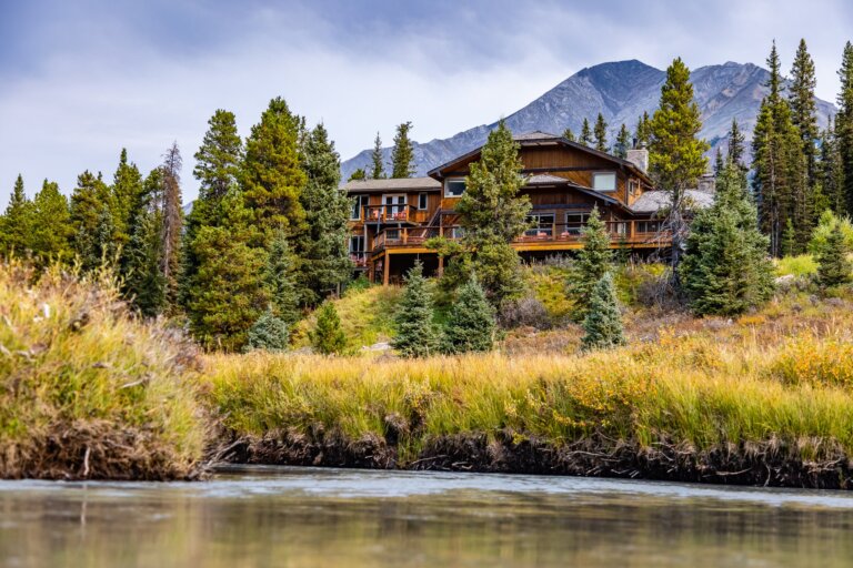 Cozy Canadian Lodges Perfect for Autumn Stays cover
