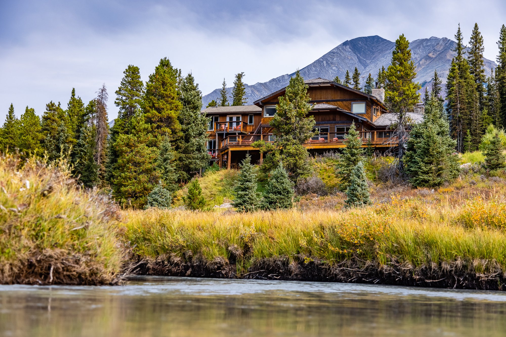 Cozy Canadian Lodges Perfect for Autumn Stays