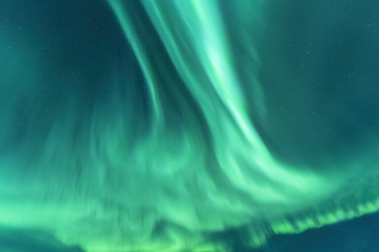 Tips on How to Photograph the Northern Lights cover