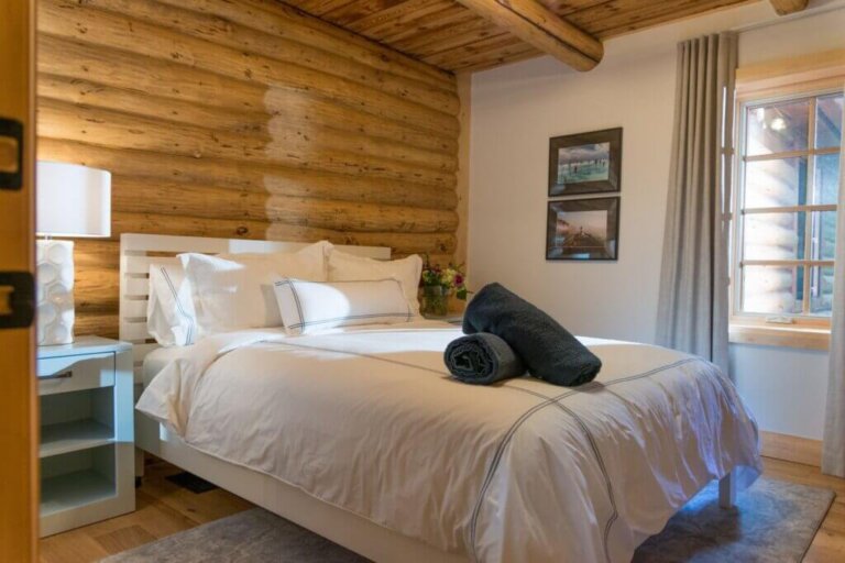 Cozy Winter Resorts with Ultimate Dining Experiences cover